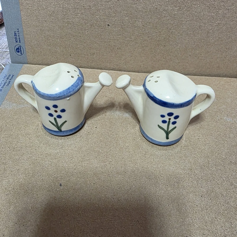 Vtg Pottery Watering Can Salt Pepper Shaker Set #224